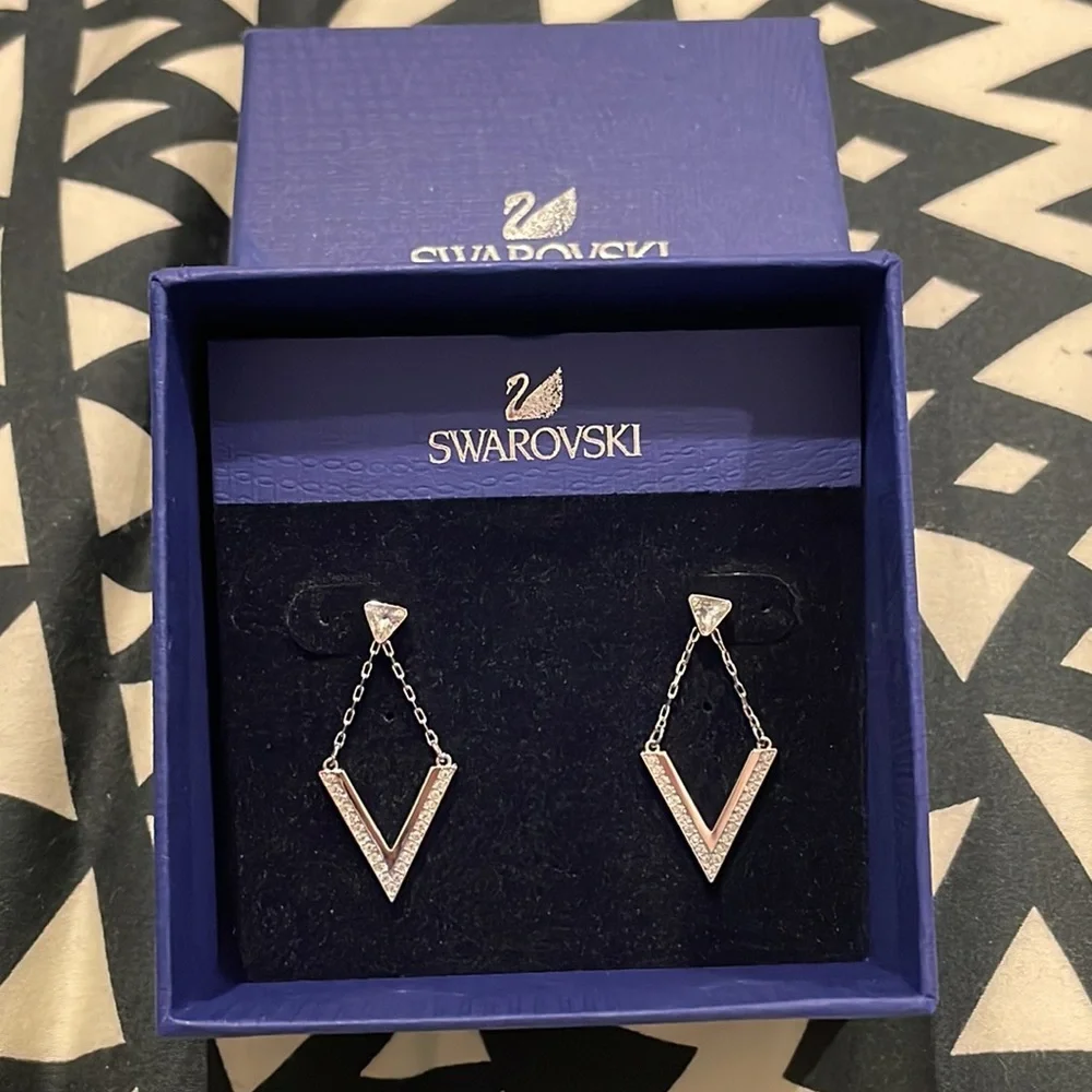 Sterling silver & crystal Swarovski earrings. - Picture 2 of 3